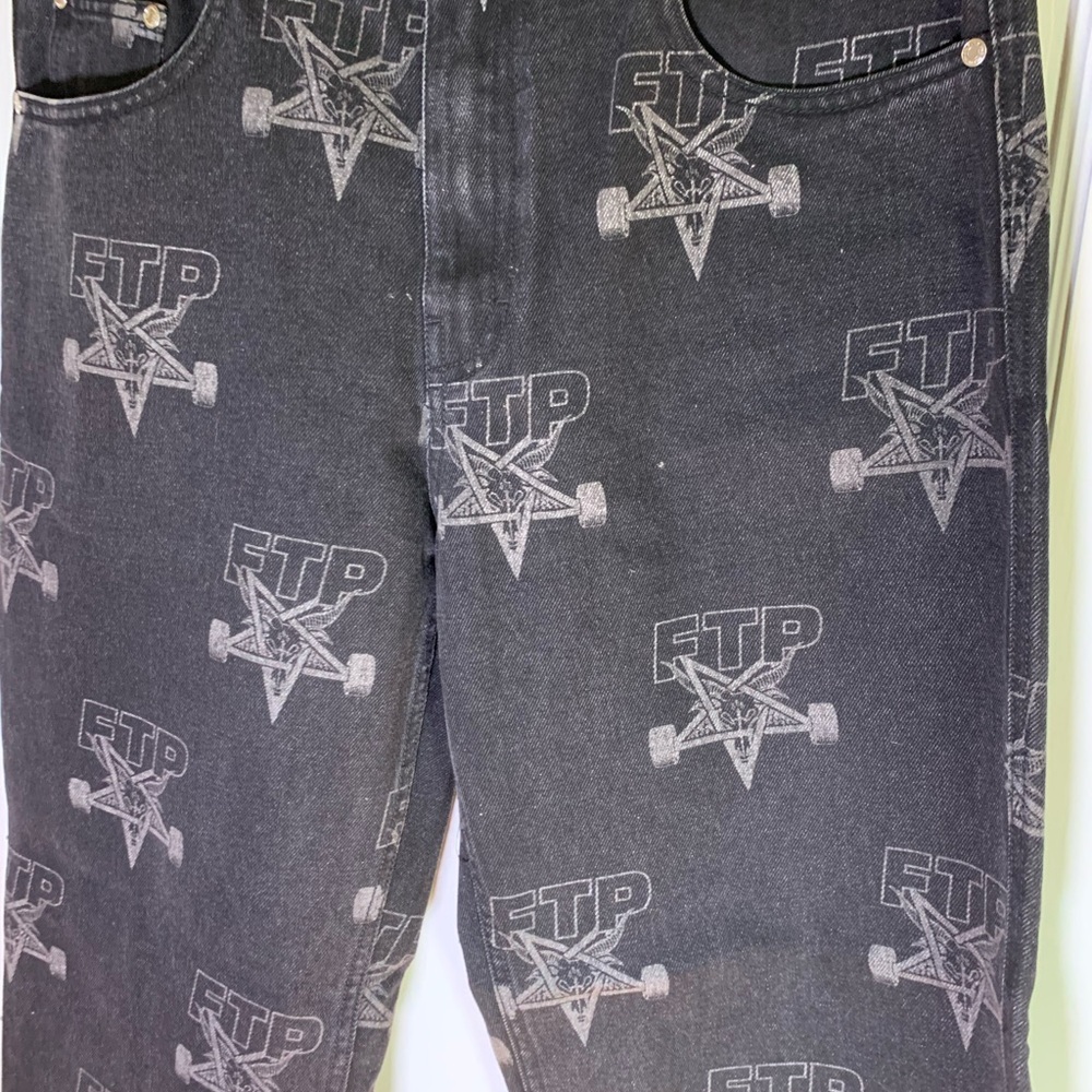 ❌SOLD❌ FTP x thrasher all over logo jeans - Picture 2 of 11